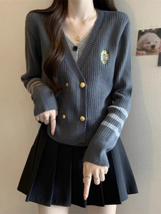 大码 女秋冬胖MM双排扣气质显瘦上衣 遮肚子学院风V领假两件针织衫