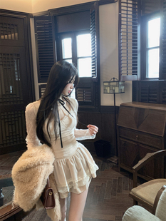 上衣女秋冬配围脖系带 纯欲蕾丝花边拼接长袖 LXLILIUM 耶鲁蜜茶