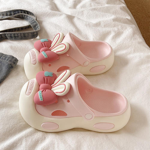 少女心可爱蝴蝶结洞洞鞋女夏季厚底防滑居家外穿踩屎感包头凉拖鞋 - 封面