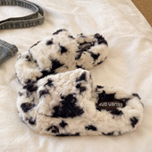 可爱奶牛室内居家毛绒保暖踩屎感厚底一字棉拖鞋 毛毛拖鞋 女秋冬季