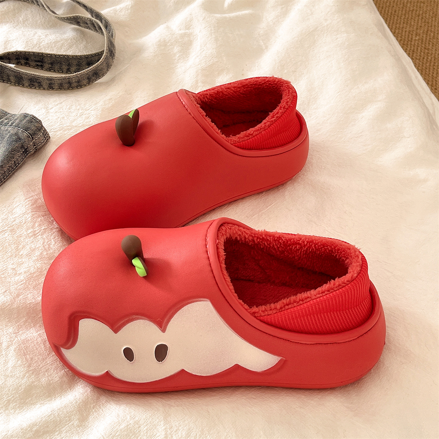 防水棉拖鞋女冬季居家室内可爱苹果加绒保暖防滑外穿包跟月子棉鞋
