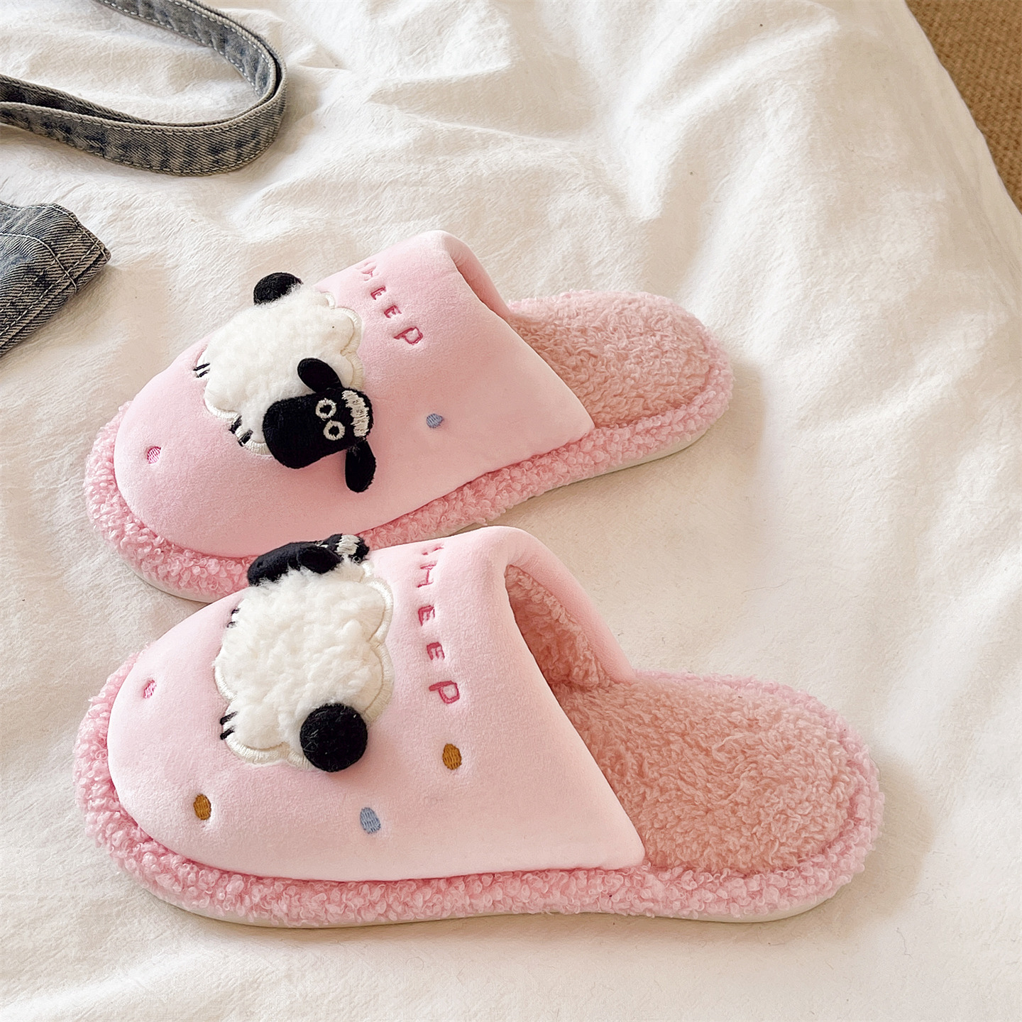 毛毛拖鞋女款秋冬季可爱小羊刺绣室内居家保暖加绒防滑包头棉拖鞋