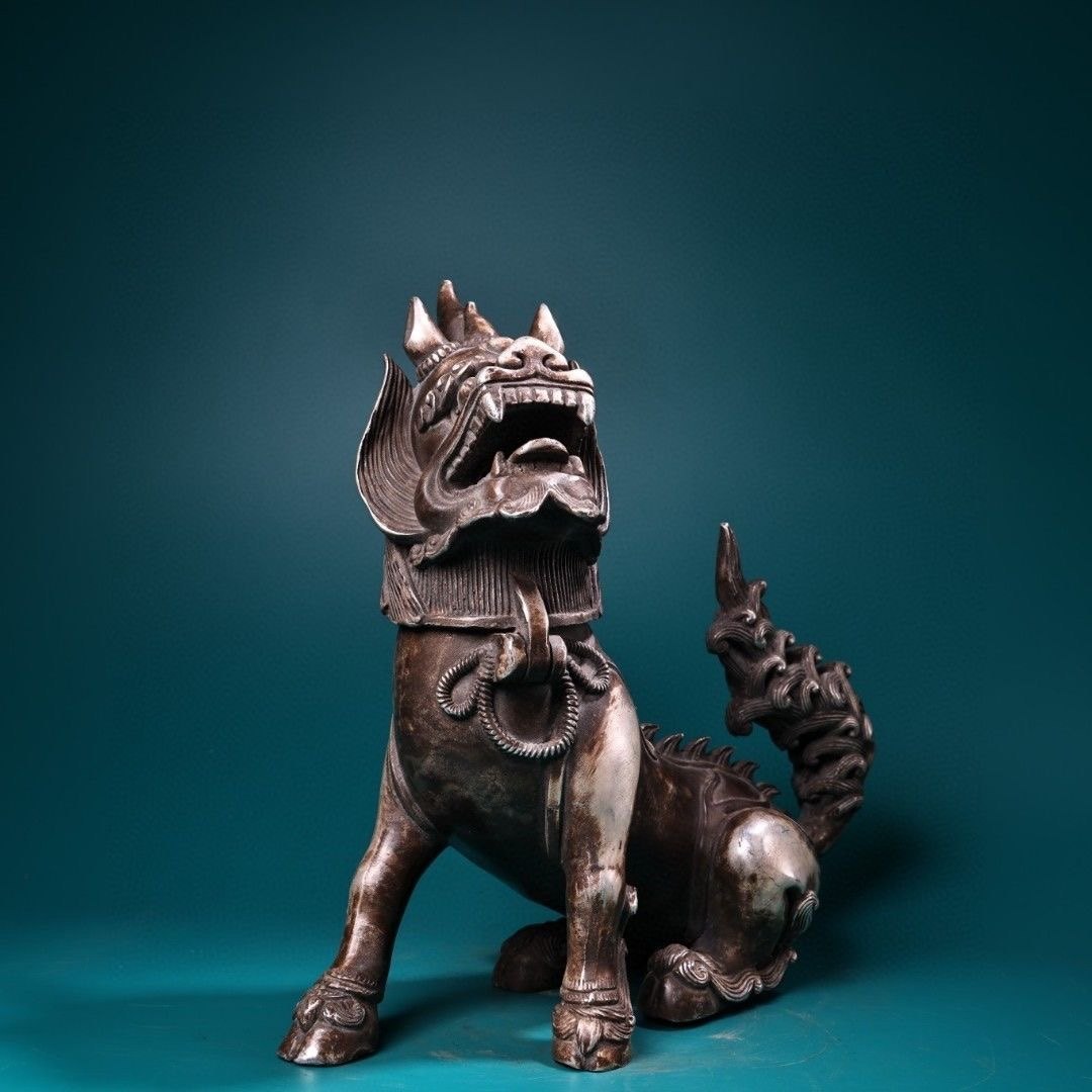 珍品旧藏收纯铜高浮雕錾刻鎏银狮子熏香炉工艺精湛器型精美独特