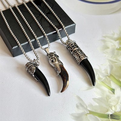 网红张雨绮同款狼牙吊坠男士潮摸金校尉摸金符霸气复古钛钢项链