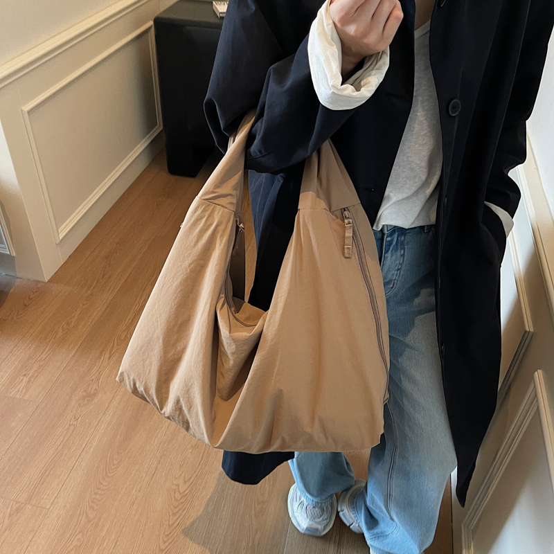 外出旅游包包女轻便2025新款休闲松弛感尼龙日常通勤百搭托特包潮