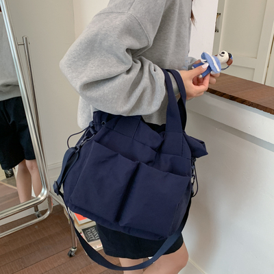机能尼龙包包女斜挎包简约百搭大气2025新款休闲学生帆布包大容量