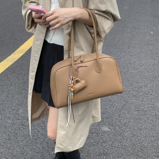 大容量日常通勤百搭软皮斜挎包女 腋下包包高级感轻奢小众2025新款