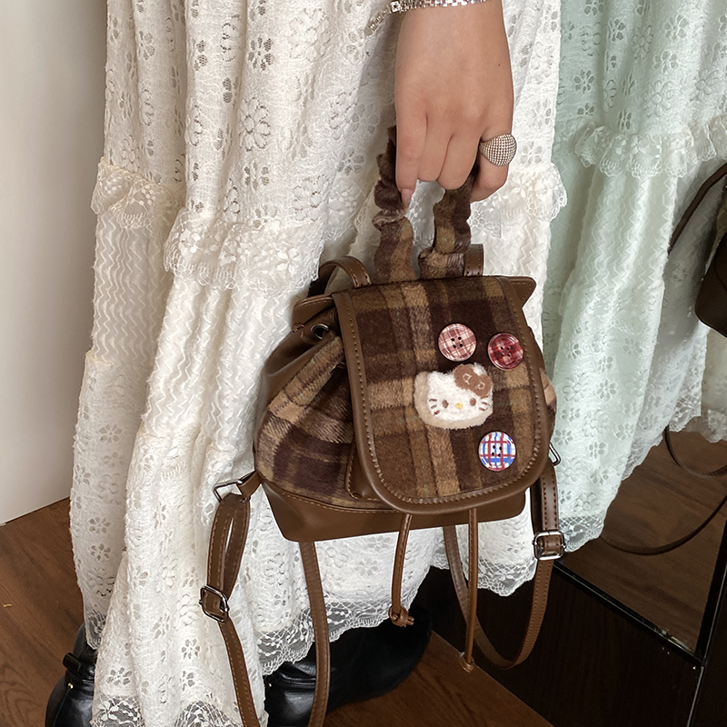 2025超火的双肩包女生可爱小众设计秋冬迷你书包学生党格子小背包