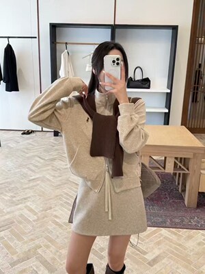 2026春秋新款时尚套装女配披肩小马刺绣拉链外套+半身裙三件套潮