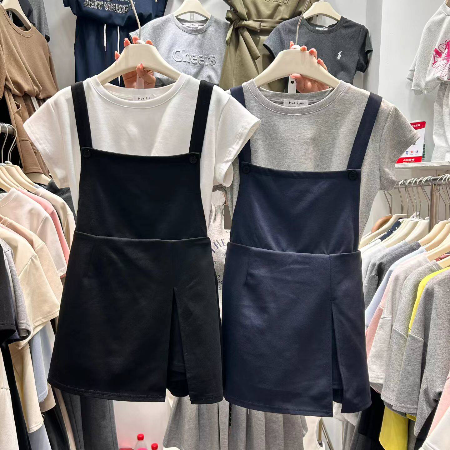 2026夏季新款时尚套装女减龄圆领短袖T恤+显瘦背带裤裙休闲两件套