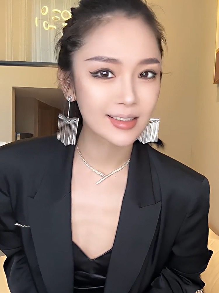 个性轻奢摇摆流苏耳坠