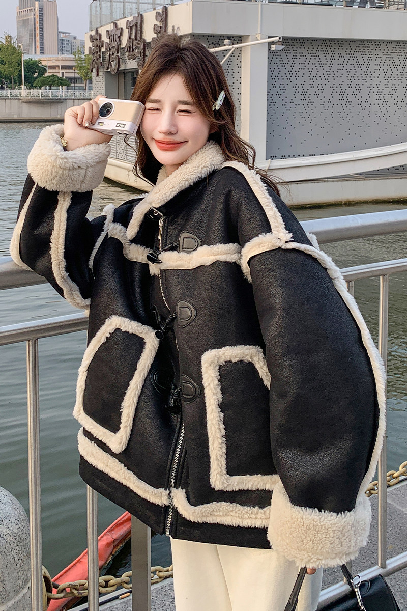 酷飒风黑色皮毛一体羊羔毛外套女2025冬季新款牛角扣麂皮绒机车服,女装棉衣/棉服,2C007