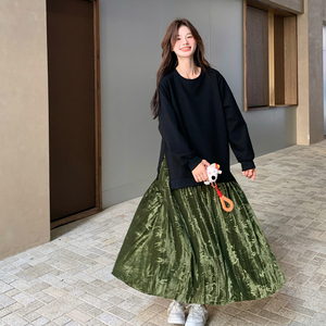黑拼绿色不规则连衣裙女2025年春季新款设计感学院风流苏过膝长裙图片