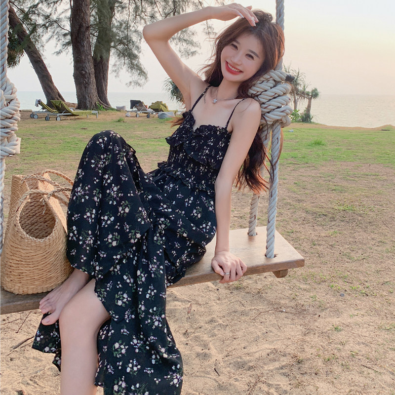 法式性感纯欲黑色连衣裙女2025超火夏季新款度假风漂亮碎花吊带裙图片