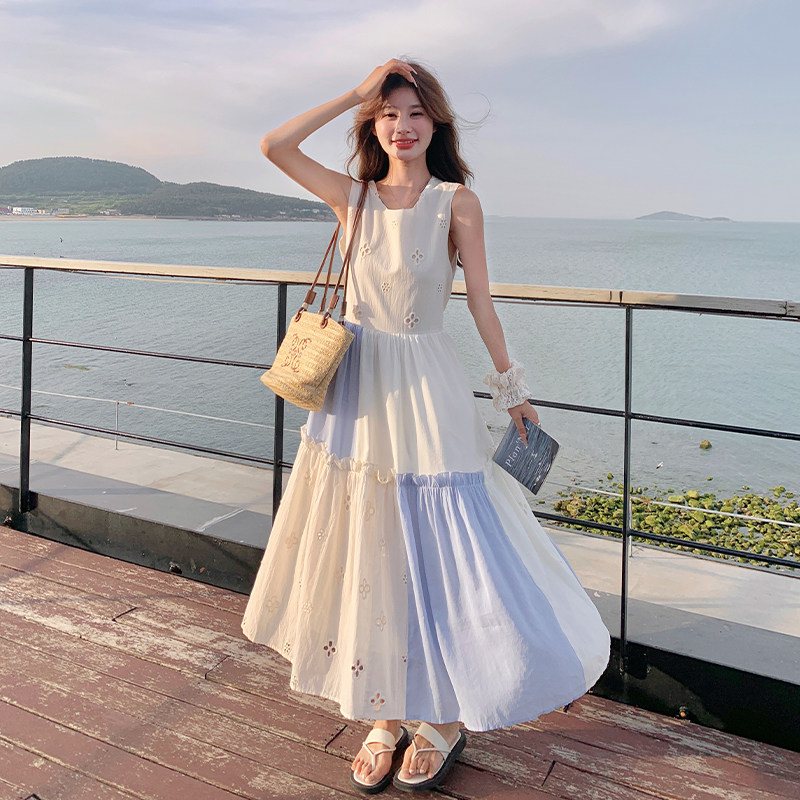 蓝白拼接撞色背心裙女夏季2025新款高腰显瘦镂空设计感无袖连衣裙,女装连衣裙,2C007