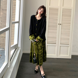 大方得体穿搭新中式丝绒套装裙女春夏2025新款轻熟风碎花裙两件套图片