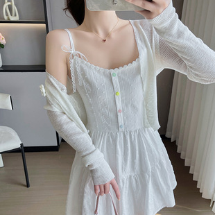 白色短款吊带连衣裙女2026夏季新款温柔风初恋海边度假收腰小白裙