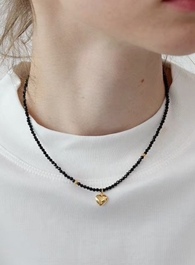 黑色尖晶石爱心吊坠项链2023年秋冬新款高品质精致串珠锁骨链百搭