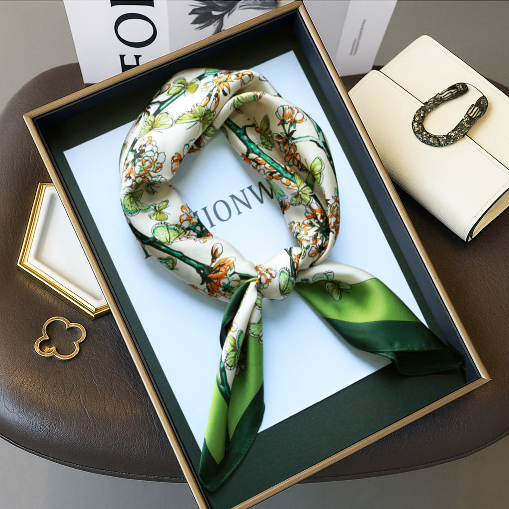 70韩版甜美绿色花丛蝴蝶仿真丝丝巾系脖小方巾防晒领巾高级感批发