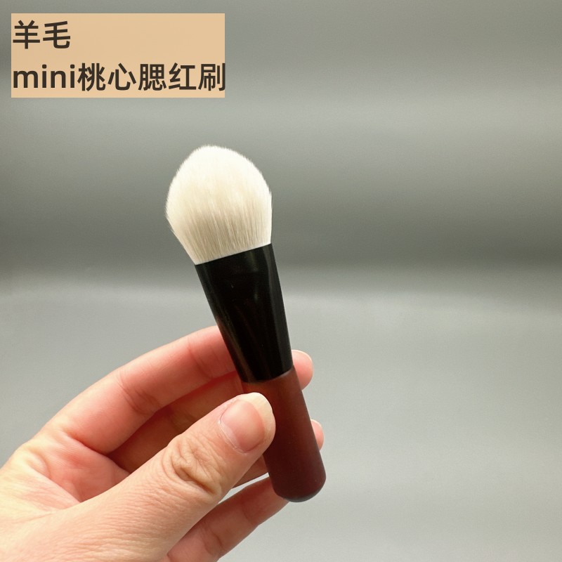 咪逆狗mini迷你桃心腮红刷超软羊毛局部提亮定妆舌型细节刷一支装 彩妆/香水/美妆工具 化妆刷 原图主图