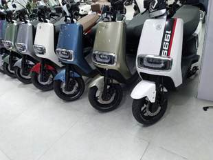 爱玛破冰A505电动车外壳前围前泥板大灯侧板边条尾灯内箱原厂配件