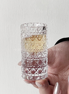 新款宝石纹轻奢小酒杯浮雕加厚玻璃白酒杯酒盅小号家用烈酒一口杯