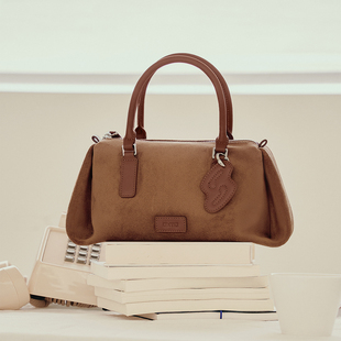 omto捏捏枕头包25年秋冬新款波士顿女包复古通勤吐司包单肩斜挎包