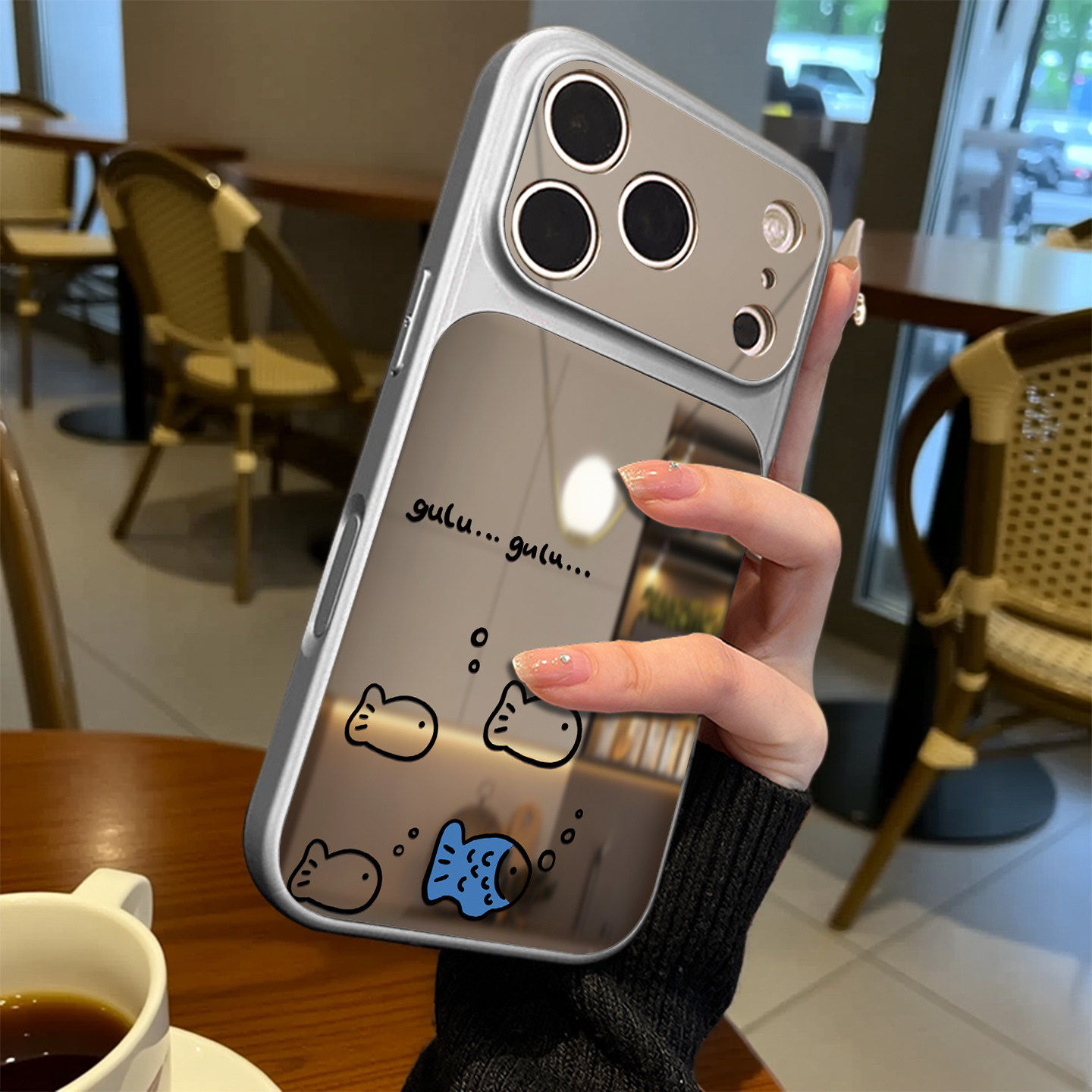 吐泡泡小鱼适用苹果17pro