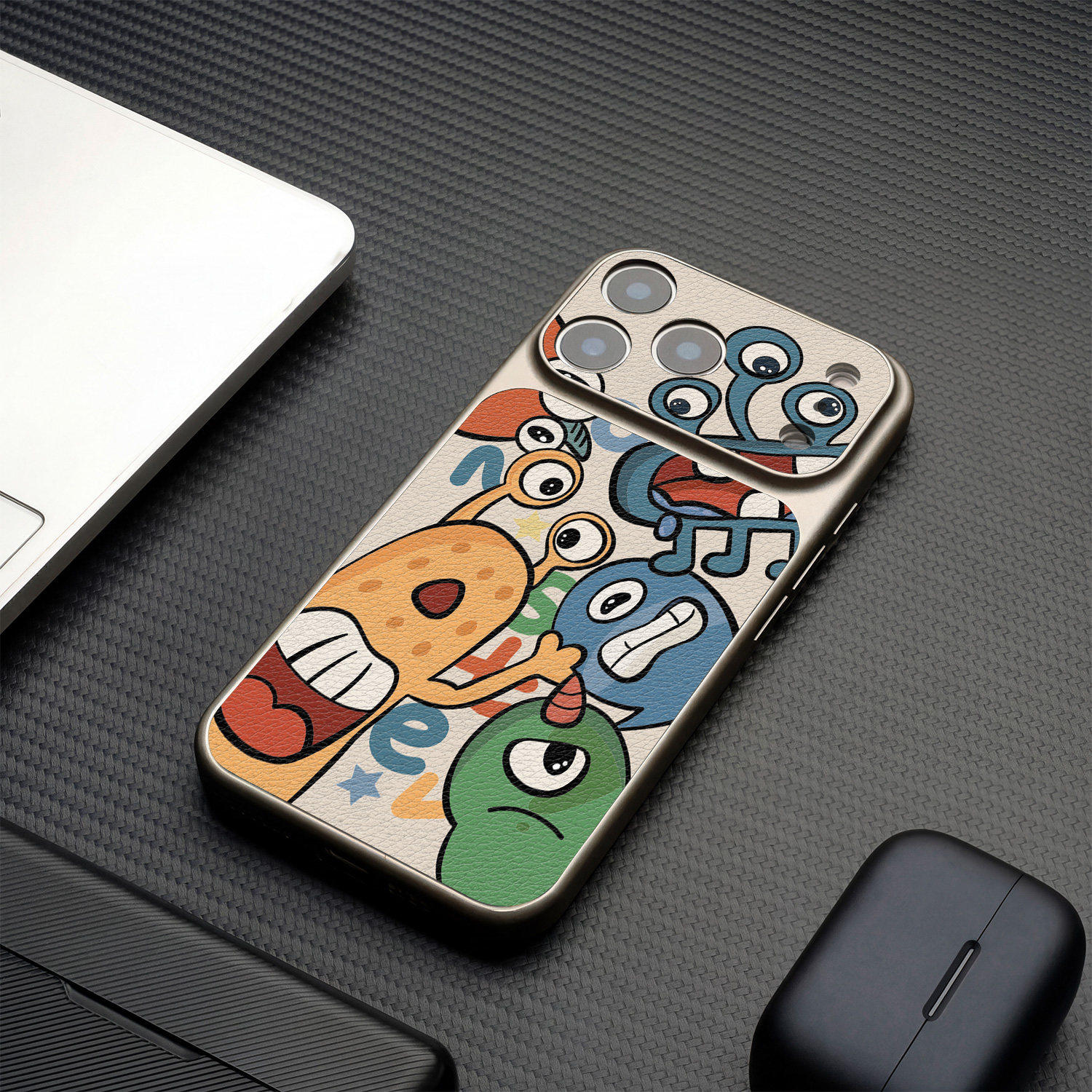 趣味大眼兽适用于苹果17手机壳男款搞怪卡通16promax小羊皮全包iPhone15个性创意14pro电镀防摔13新款手机壳