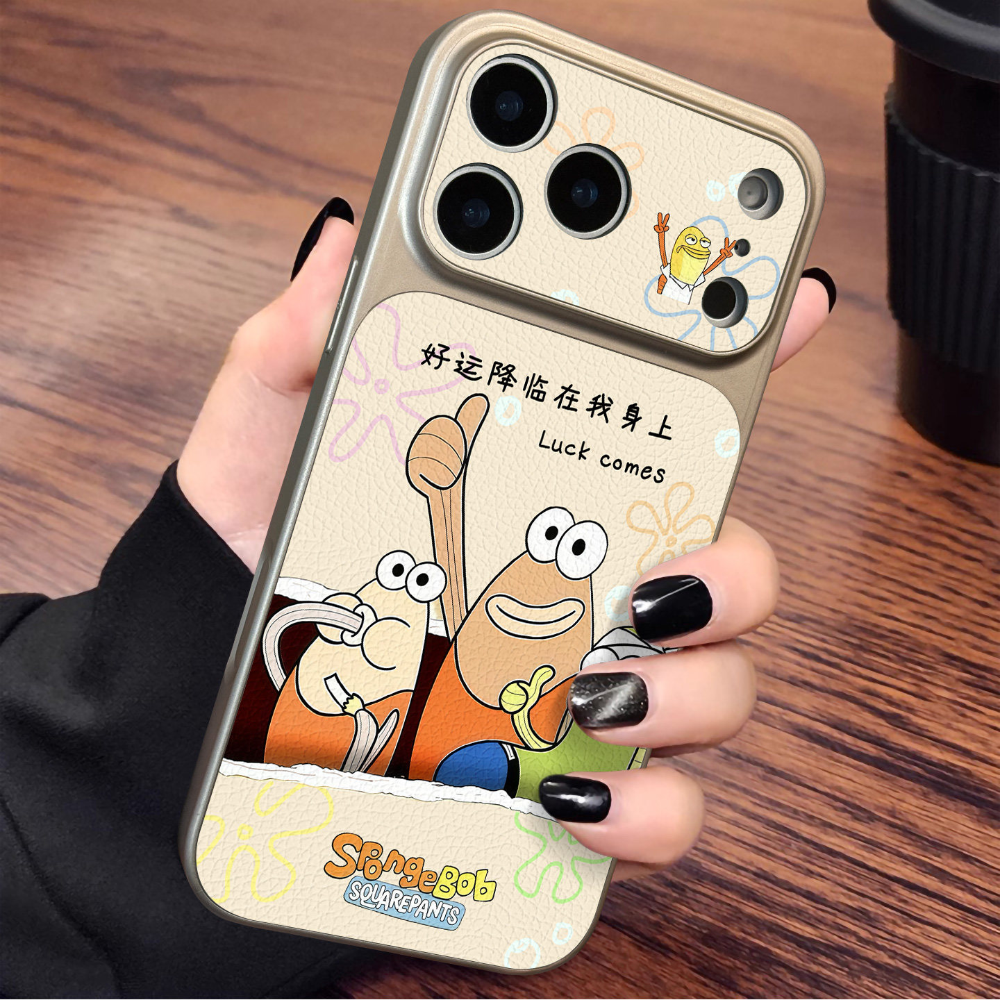 适用于苹果17promax磁吸
