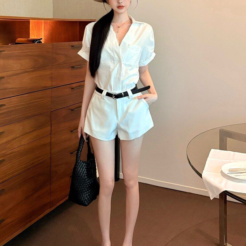 白色时尚v领短袖衬衫女款夏季度假风气质套装休闲阔腿短裤两件套