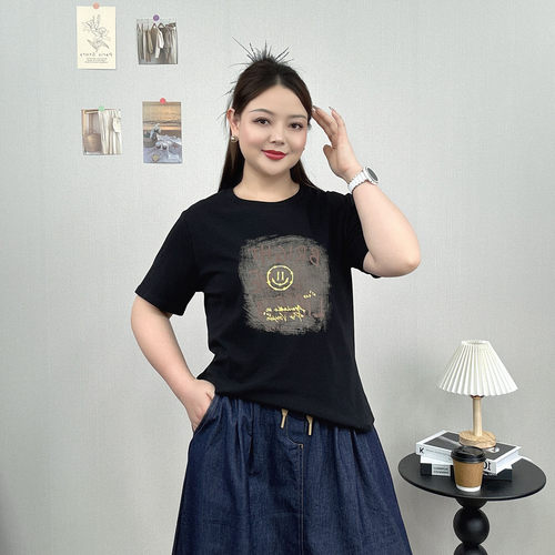 大码笑脸印花短袖T恤女显瘦上衣