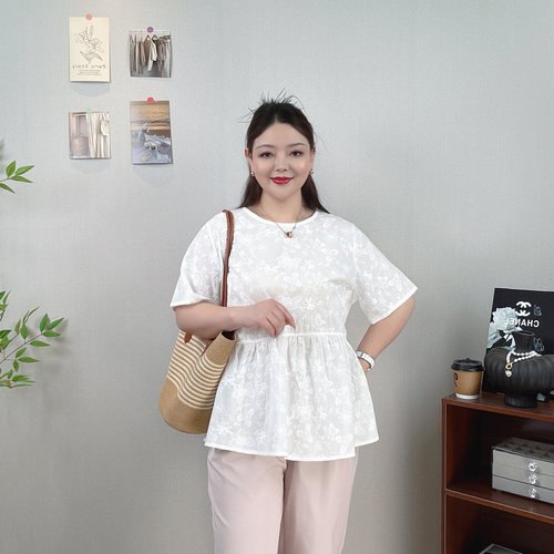 大码白色短袖刺绣上衣女显瘦衬衫