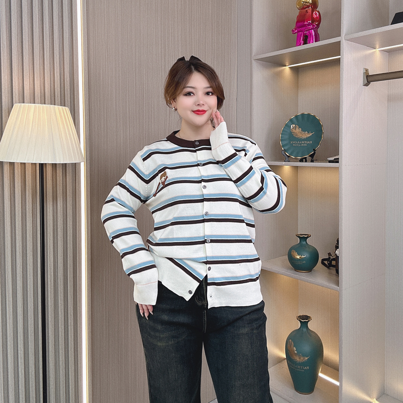 2025秋冬大码刺绣针织开衫外套女