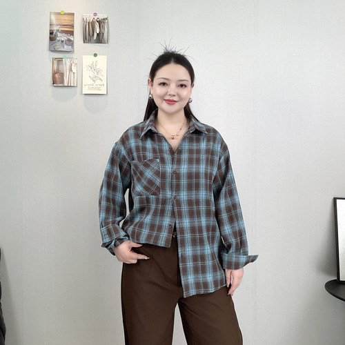 复古格纹衬长袖开衫外套女大码