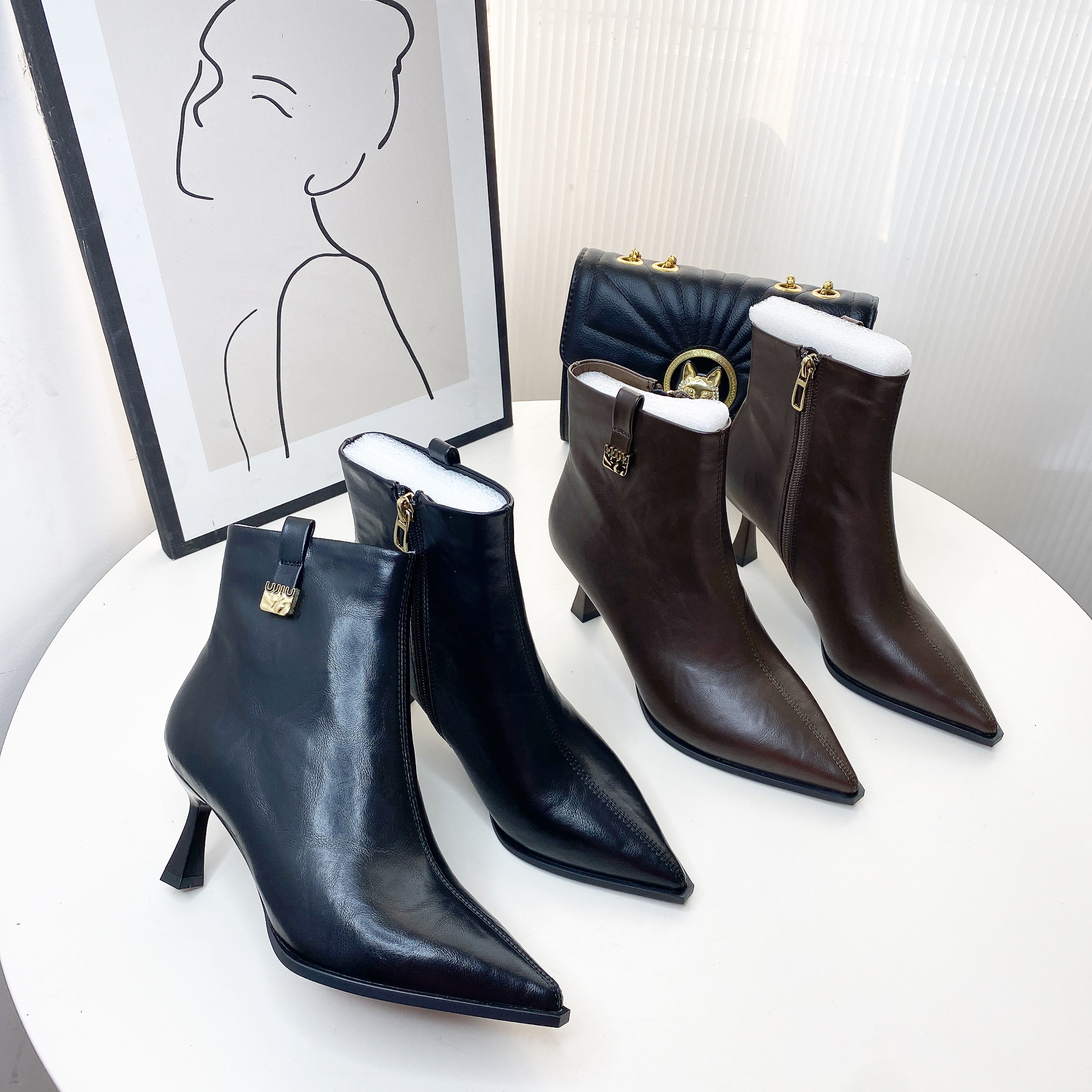 法式侧拉链棕色时尚女靴细跟尖头气质名媛冬季加绒M65110