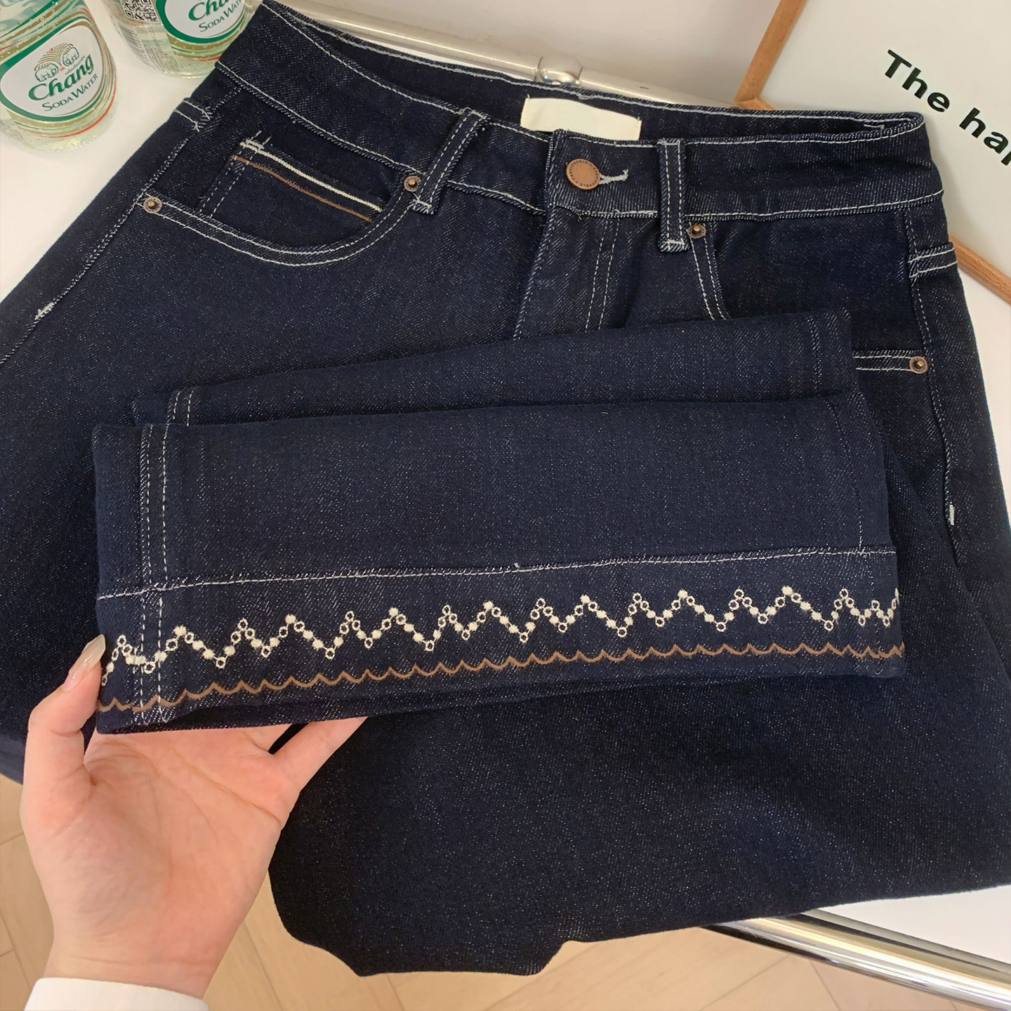 2025年刺绣加绒高腰宽松牛仔裤女