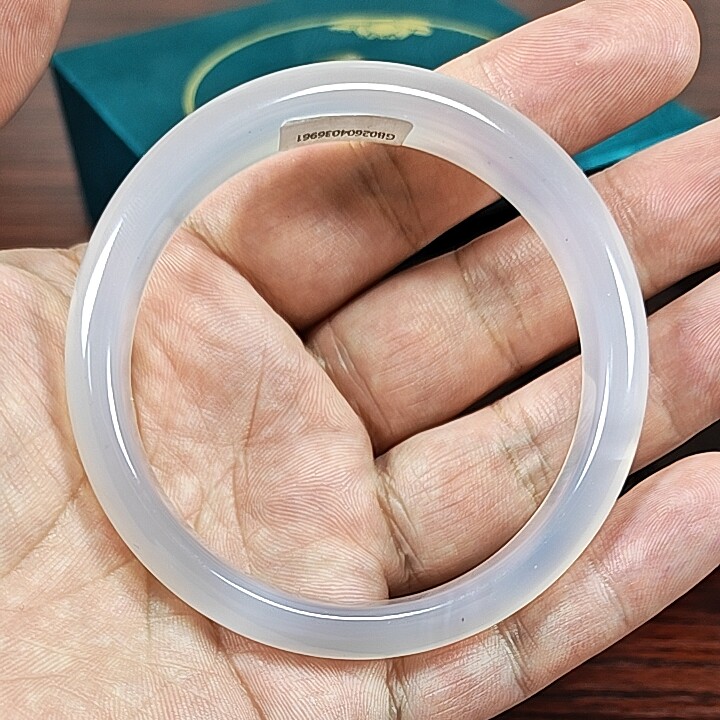 天然玛瑙玉髓白月光荔枝冻手镯冰种玉镯女款日常百搭礼盒装带证书