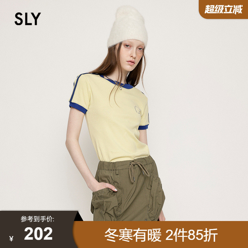 SLY甜辣运动感撞边正肩短袖T恤