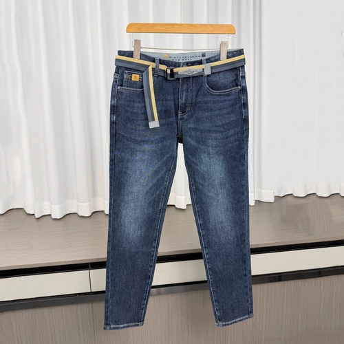 【H家 秋冬】门店698撤下来！品牌剪标腰带青年男九分牛仔裤D209
