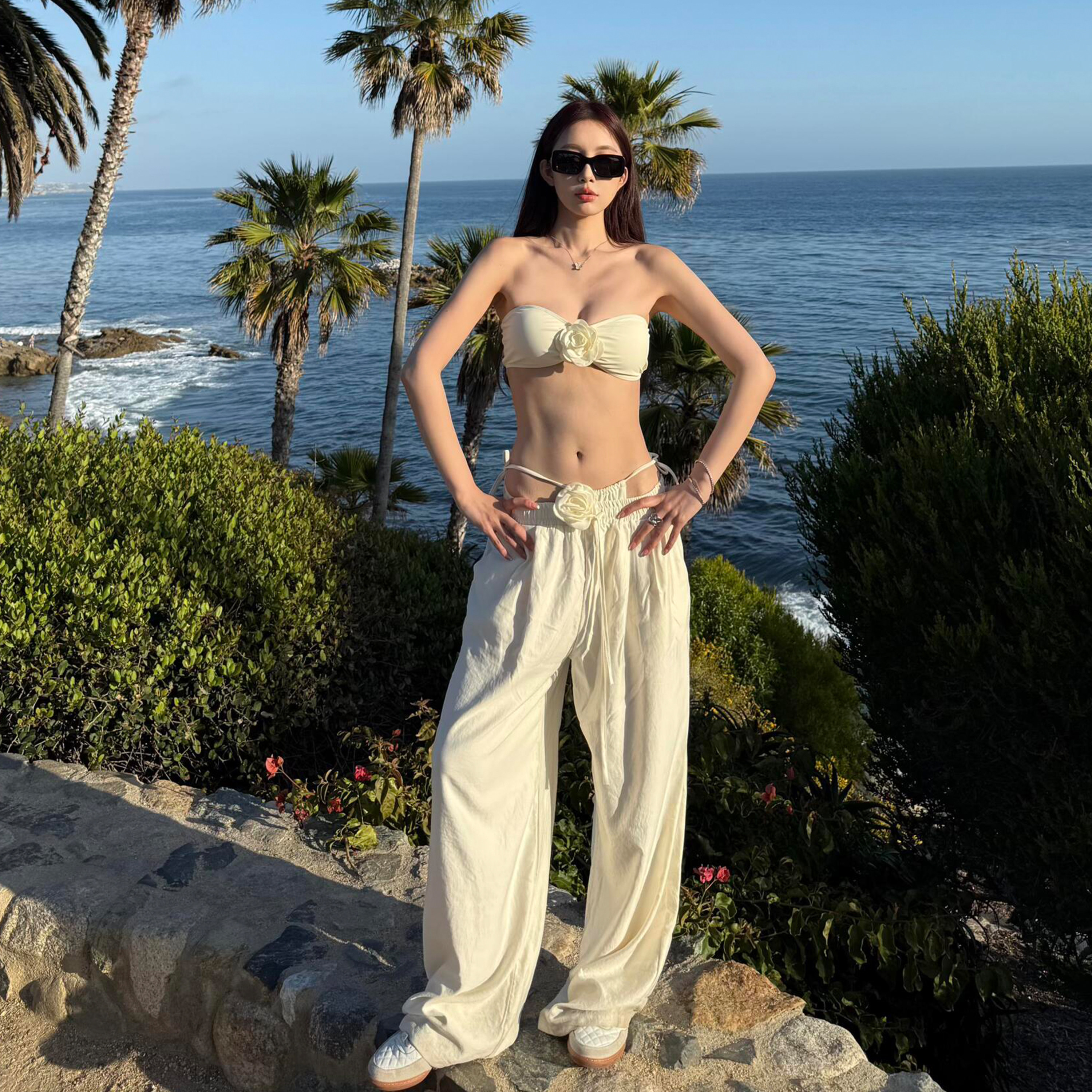 白色花朵纯欲高级感绝美比基尼海岛度假沙滩长裤套装显身材泳衣女