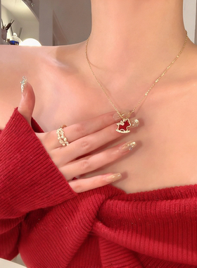 复古酒红色微镶小马吊坠项链女秋冬高级感轻奢小众长款毛衣链饰品