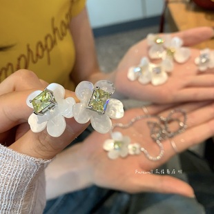 度假风耳饰 2025新款 山茶花项链 简约精致花朵耳环 轻奢风耳钉