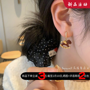 2026新款耳扣安可拉红滴釉小马耳钉女马年耳环小众甜酷摇摇马耳饰
