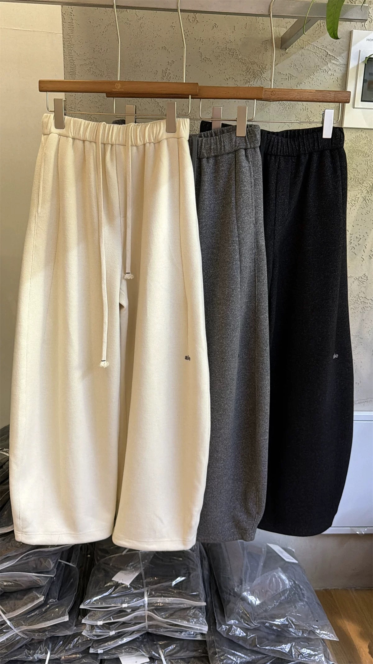 S-SHE56206欧洲站2025冬季新款欧货松紧腰抽绳显瘦卫裤绣花弯刀裤