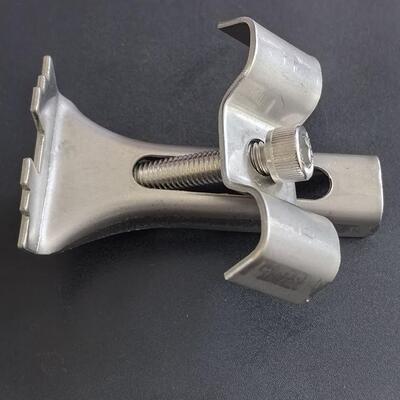 A型常规格栅板卡扣连接固定夹B