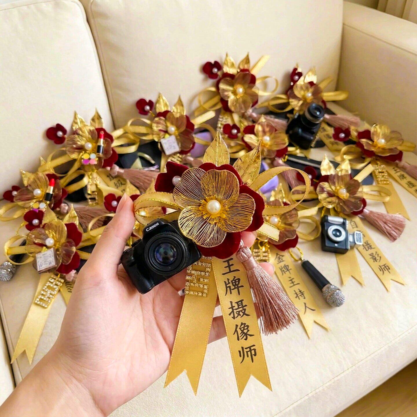 四大金刚胸花摄影师牌化妆