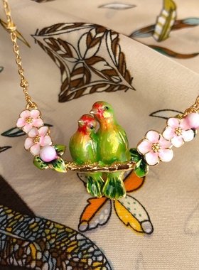 彩绘珐琅浪漫爱情鸟项链