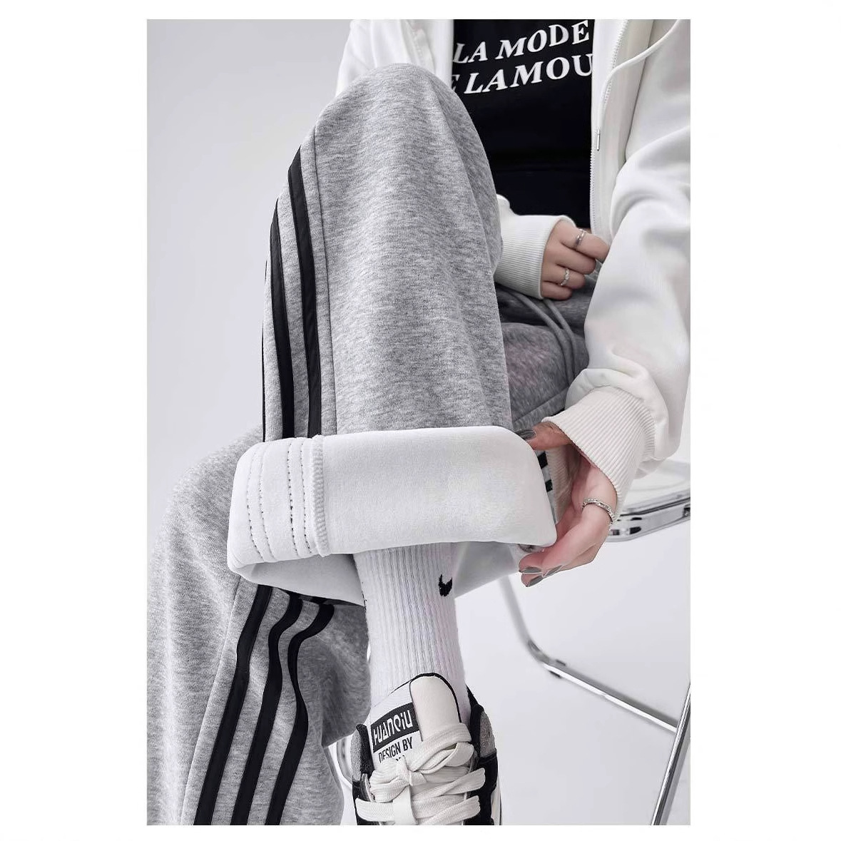 浅灰色三杠运动裤女春秋冬季高腰阔腿直筒小个子休闲美式加绒卫裤