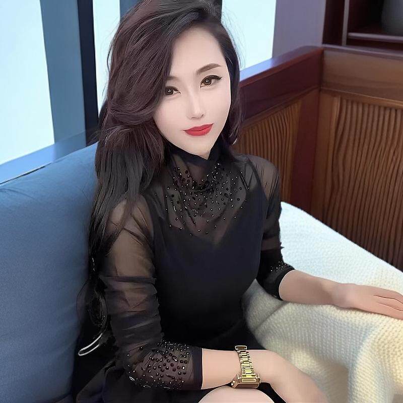 2025秋季新款时尚气质百搭显瘦长袖蕾丝衫女设计感小众打底衫上衣